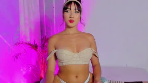 Snapshot of angelique_murphy chatting on 4, 11, 2025 Angelique Murphy online show from 4, 11, 2025