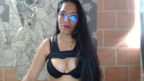 Snapshot of angelitaa_hot chatting on 4, 2, 2025 angela online show from 4, 2, 2025