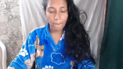 Snapshot of angelitaa_hot chatting on 12, 9, 2025 angela online show from 12, 9, 2025