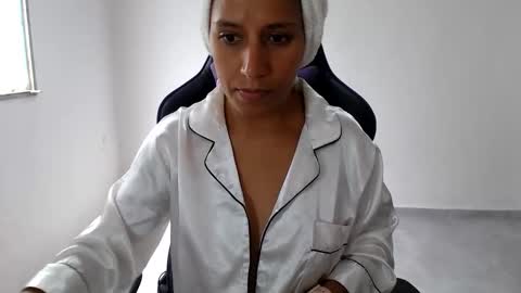 Snapshot of angelitaa_hot chatting on 24, 5, 2026 angela online show from 24, 5, 2026