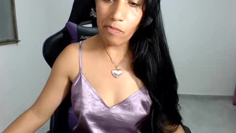 Snapshot of angelitaa_hot chatting on 29, 5, 2026 angela online show from 29, 5, 2026