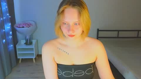 Snapshot of angellisss chatting on 6, 11, 2025 Cutie online show from 6, 11, 2025