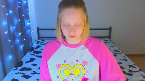 Snapshot of angellisss chatting on 19, 11, 2025 Cutie online show from 19, 11, 2025