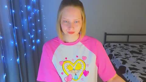 Snapshot of angellisss chatting on 26, 11, 2025 Cutie online show from 26, 11, 2025