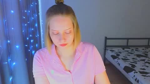 Snapshot of angellisss chatting on 29, 11, 2025 Cutie online show from 29, 11, 2025