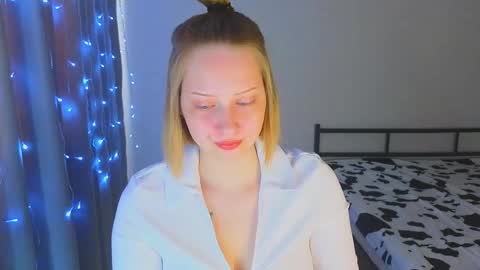 Snapshot of angellisss chatting on 1, 12, 2025 Cutie online show from 1, 12, 2025