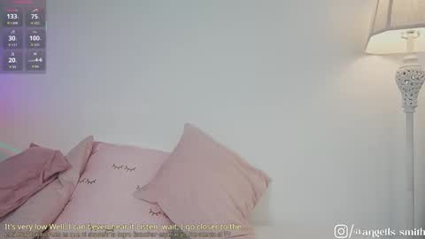 Snapshot of angells_smith chatting on 25, 11, 2025 online show from 25, 11, 2025