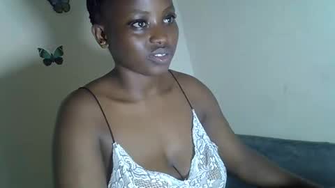 Snapshot of angelofsweetness chatting on 16, 12, 2025 angelofsweetness online show from 16, 12, 2025