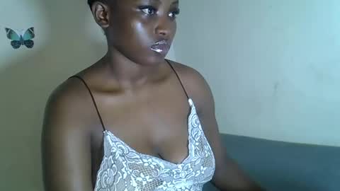 Snapshot of angelofsweetness chatting on 17, 12, 2025 angelofsweetness online show from 17, 12, 2025