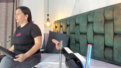 Snapshot of angelswets chatting on 4, 10, 2025 ANGIE online show from 4, 10, 2025