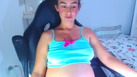 Snapshot of angie_dreamgirl chatting on 30, 12, 2024 IG angie dreamgirl01 online show from 30, 12, 2024