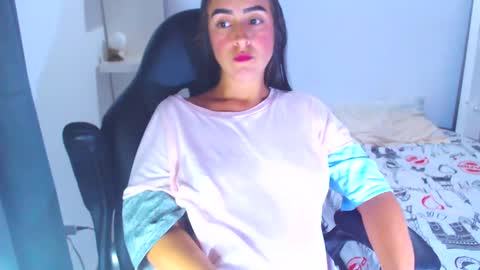 Snapshot of angie_dreamgirl chatting on 2, 2, 2025 IG angie dreamgirl01 online show from 2, 2, 2025