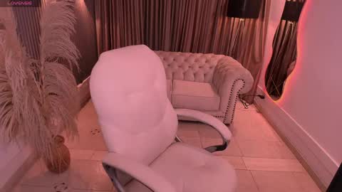 angie_smith_x online show from 13, 4, 2026