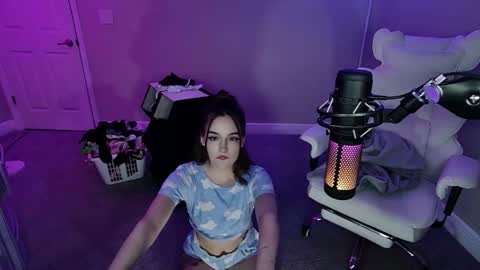 Snapshot of angiefae_ chatting on 11, 11, 2025 Angie Fae online show from 11, 11, 2025