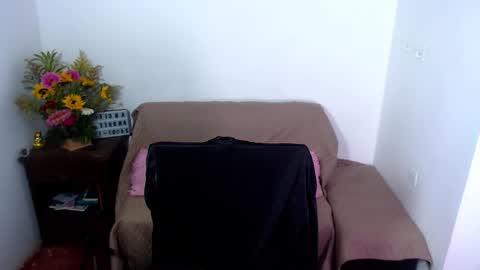 Snapshot of angielee01 chatting on 12, 3, 2026 Angie y Andres online show from 12, 3, 2026