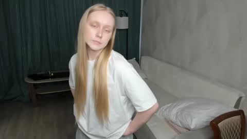 Snapshot of anhedney chatting on 17, 4, 2026 Violet online show from 17, 4, 2026