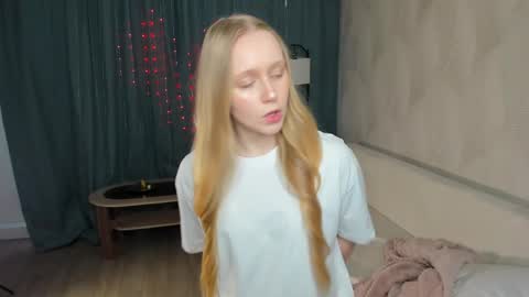 Snapshot of anhedney chatting on 18, 4, 2026 Violet online show from 18, 4, 2026
