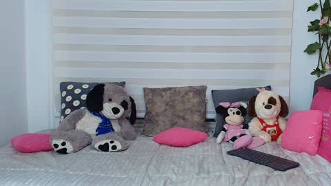 laura  online show from 27, 11, 2025