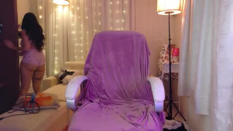 Snapshot of anisahade chatting on 4, 10, 2025 Anisahade online show from 4, 10, 2025