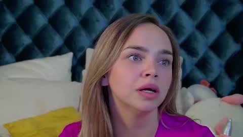 Snapshot of anitaventure chatting on 12, 9, 2025 AnitaVenture online show from 12, 9, 2025