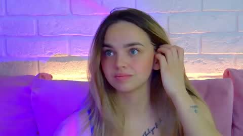 Snapshot of anitaventure chatting on 4, 10, 2025 AnitaVenture online show from 4, 10, 2025