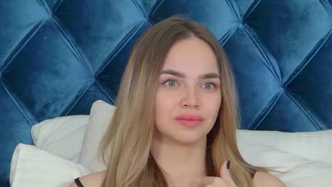 Snapshot of anitaventure chatting on 5, 11, 2025 AnitaVenture online show from 5, 11, 2025