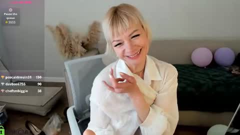 Snapshot of ann_annise chatting on 5, 7, 2026 ann_annise online show from 5, 7, 2026