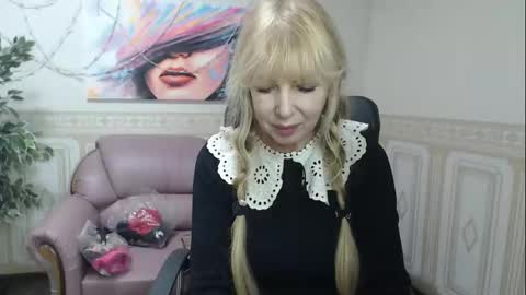 Anna Ditrih online show from 17, 12, 2024