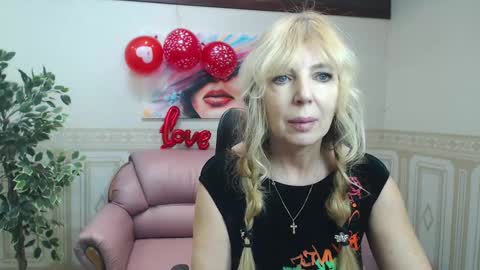 Anna Ditrih online show from 12, 2, 2025