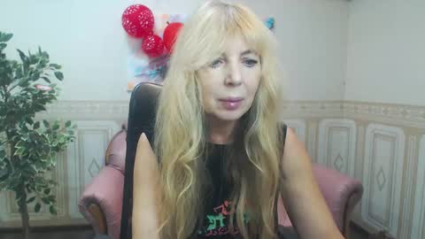 Anna Ditrih online show from 18, 2, 2025