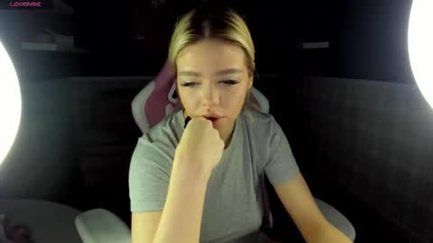 Snapshot of anna_robinson chatting on 6, 1, 2026 Anna online show from 6, 1, 2026