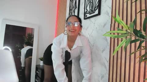 Snapshot of annaarela chatting on 6, 10, 2025 Annaarela online show from 6, 10, 2025