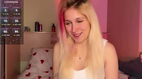 Snapshot of annabel_myr chatting on 18, 10, 2025 Annabel online show from 18, 10, 2025