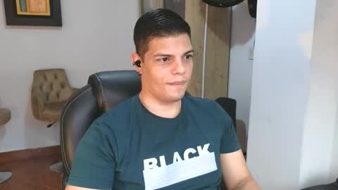 Snapshot of anndyhardy11 chatting on 4, 11, 2025 Anndy Hardy online show from 4, 11, 2025