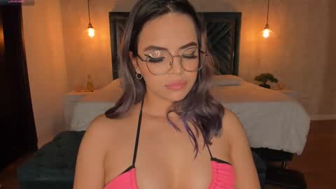 Snapshot of anne_mallow chatting on 8, 3, 2025 Ann online show from 8, 3, 2025