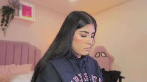 Snapshot of anneee_ chatting on 19, 2, 2025 Anne online show from 19, 2, 2025