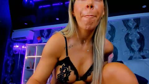 Snapshot of anneswhite chatting on 4, 3, 2026 Ana online show from 4, 3, 2026