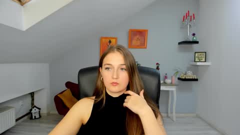 Snapshot of annewilsonn chatting on 7, 11, 2025 annewilsonn online show from 7, 11, 2025