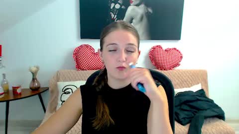 Snapshot of annewilsonn chatting on 21, 7, 2026 annewilsonn online show from 21, 7, 2026