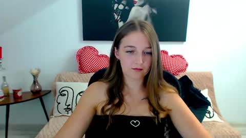 Snapshot of annewilsonn chatting on 23, 7, 2026 annewilsonn online show from 23, 7, 2026