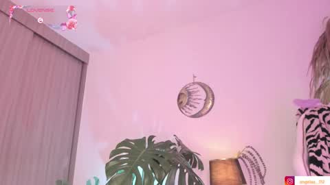 Snapshot of anngel_1 chatting on 13, 11, 2025 Angel online show from 13, 11, 2025