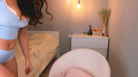 Snapshot of anni_lovely chatting on 15, 11, 2025 Annie online show from 15, 11, 2025