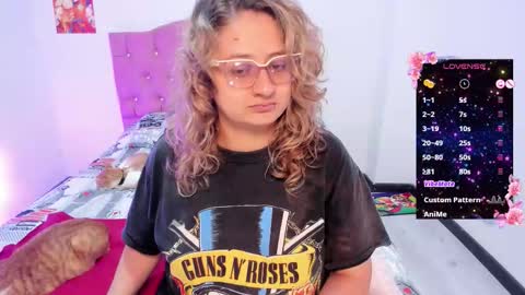 Snapshot of annie_bigboobs_ chatting on 29, 10, 2025 Ana Bolena independent model online show from 29, 10, 2025