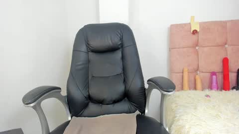 Snapshot of annie_collen chatting on 7, 12, 2024 Anna online show from 7, 12, 2024