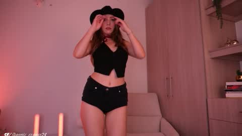 Snapshot of annie_evans24 chatting on 31, 10, 2025 Annie Evans online show from 31, 10, 2025