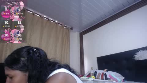 annie_scott_ online show from 8, 11, 2025