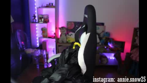 Snapshot of annie_snow_ chatting on 3, 12, 2024 JEANNE no olvides seguirme dont forget follow me uu online show from 3, 12, 2024