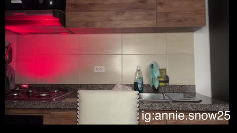 Snapshot of annie_snow_ chatting on 7, 2, 2025 JEANNE no olvides seguirme dont forget follow me uu online show from 7, 2, 2025