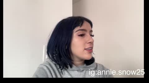 Snapshot of annie_snow_ chatting on 12, 2, 2025 JEANNE no olvides seguirme dont forget follow me uu online show from 12, 2, 2025