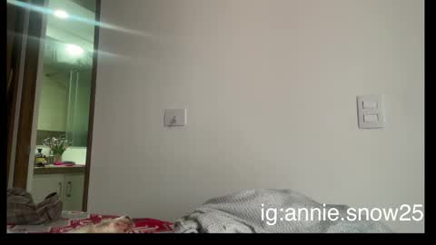 Snapshot of annie_snow_ chatting on 13, 2, 2025 JEANNE no olvides seguirme dont forget follow me uu online show from 13, 2, 2025